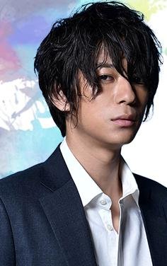 飯室成男　役：三浦翔平